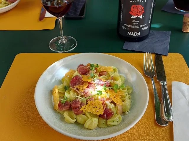 Pasta und Vino im Restaurant Ludmilla in Bern